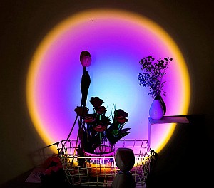 STRIR Projektions- und Stimmungslampe mit Regenbogen-Sonnenuntergangseffekten für 10,80 Euro