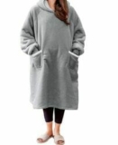 Kuscheldecke mit Ärmeln und Kapuze ab 15,19€ (statt 37,99€)